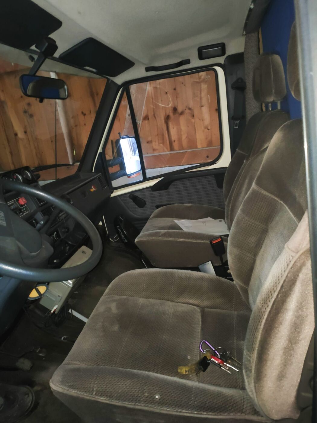 Cockpit des Fiat Ducato mit Velourssitzen